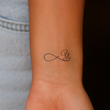 Oneindigheid met initialen tatoeage (A-Z)